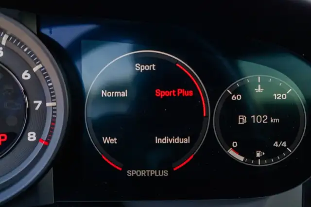 Porsche 911 view 14