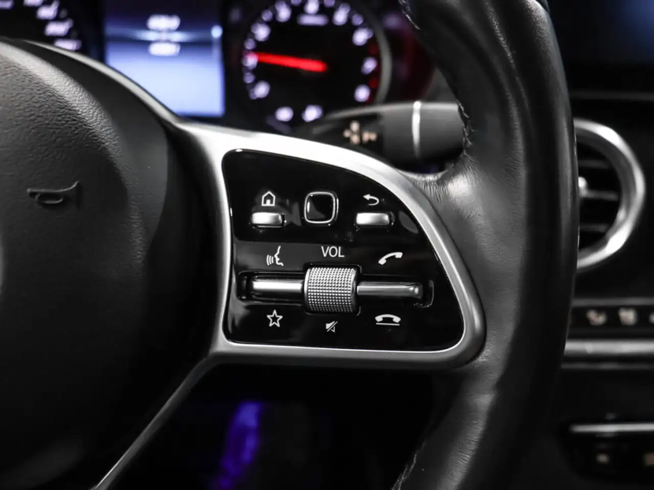 Mercedes-Benz GLC снимка Mercedes-Benz GLC