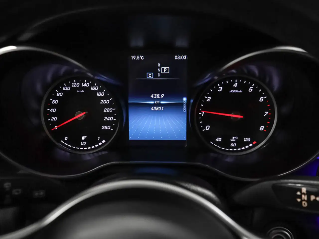 Mercedes-Benz GLC снимка Mercedes-Benz GLC