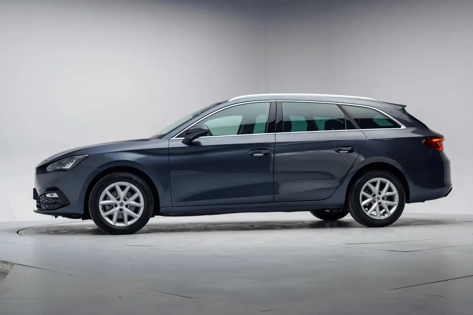 SEAT Leon 1.5 TSI Style Launch Edition [ Navi Stoelverwarmin Gris - 2