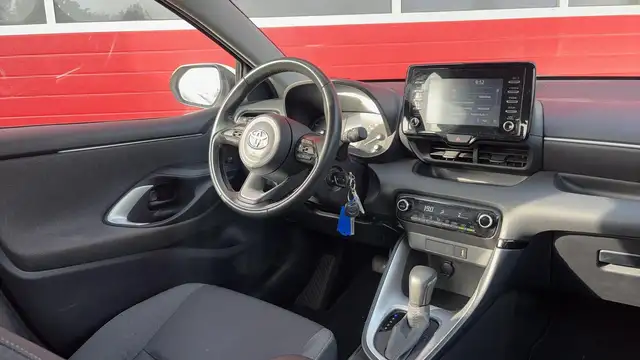 Toyota Yaris view 3