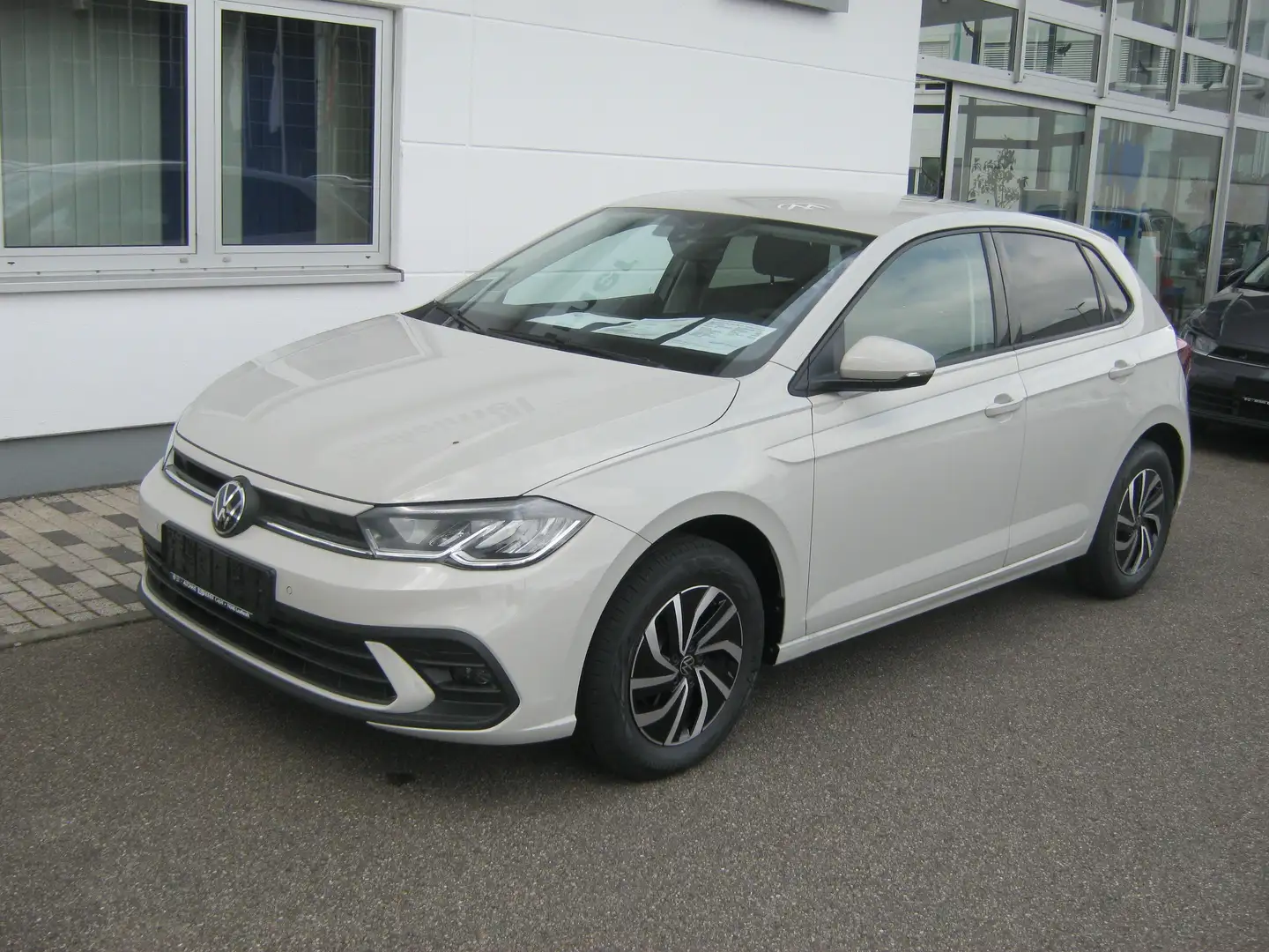 Volkswagen Polo Life ACC/DSG/PDC/Kamera/Sitzheiz./Klima/Alu Grau - 2