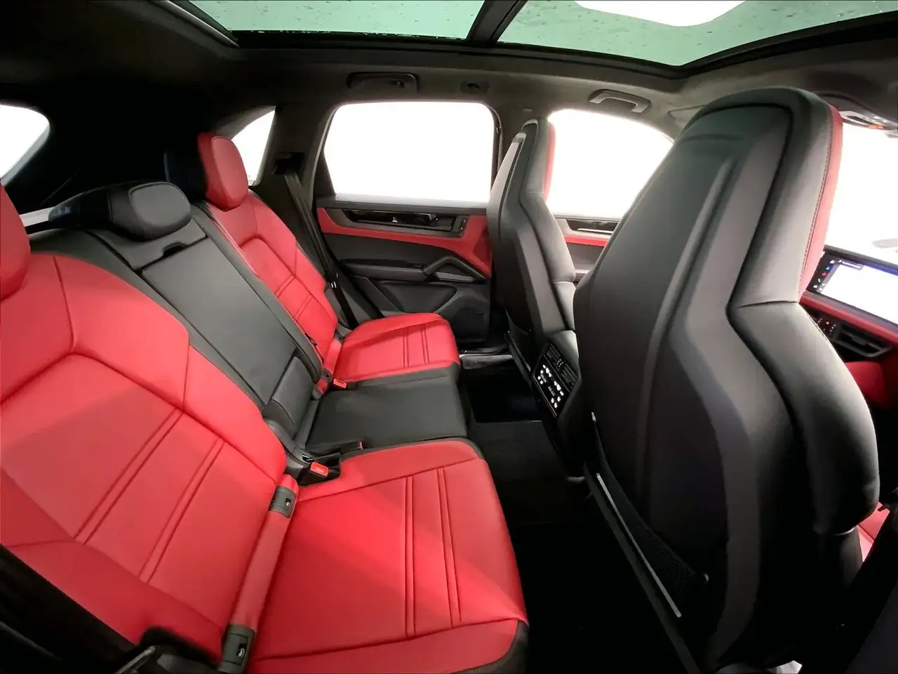 Porsche Cayenne снимка Porsche Cayenne