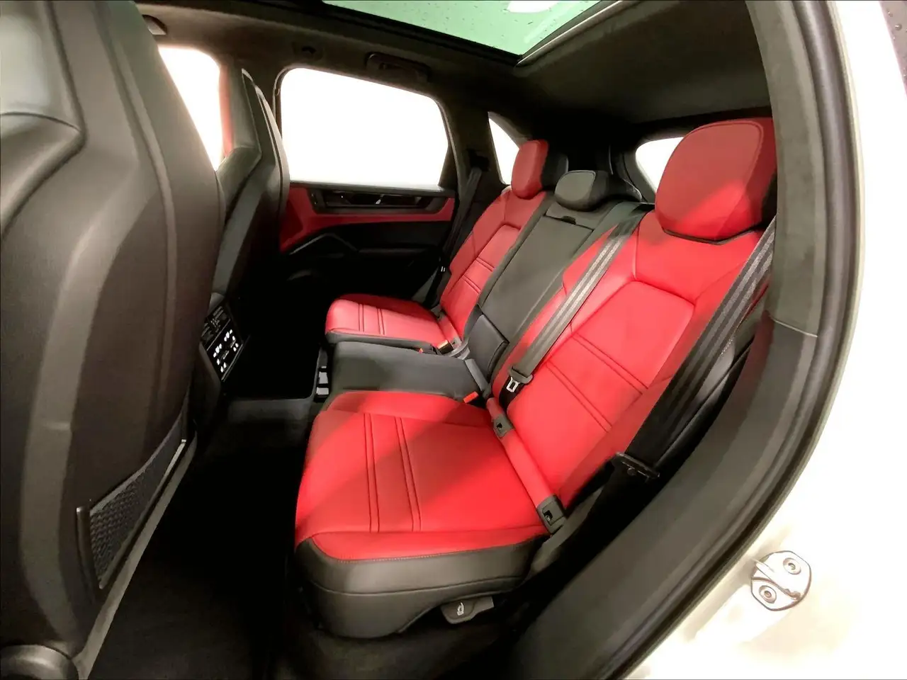 Porsche Cayenne снимка Porsche Cayenne