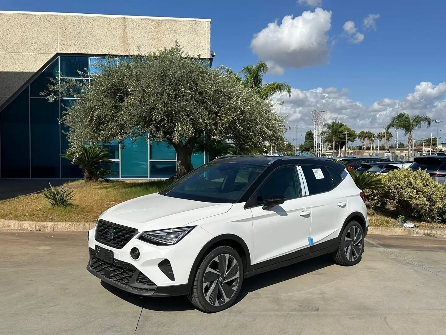 SEAT Arona 1.0 FR DSG offerta T-Stock prezzo imperdibile Bianco - 1