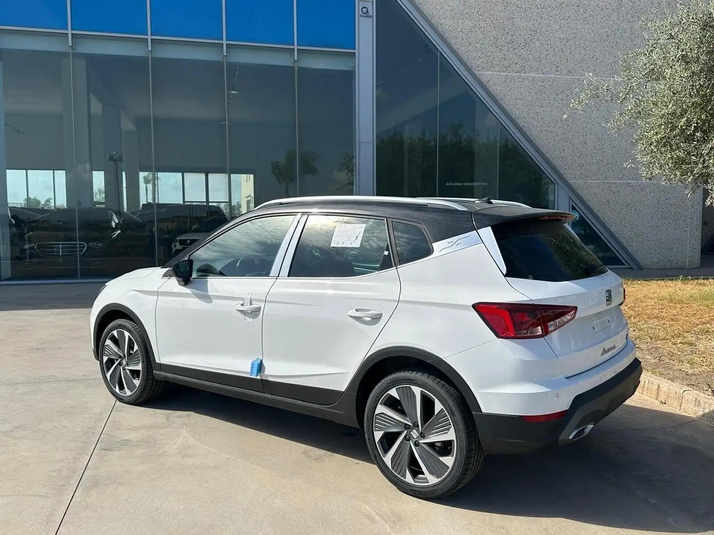 SEAT Arona 1.0 FR DSG offerta T-Stock prezzo imperdibile Bianco - 2