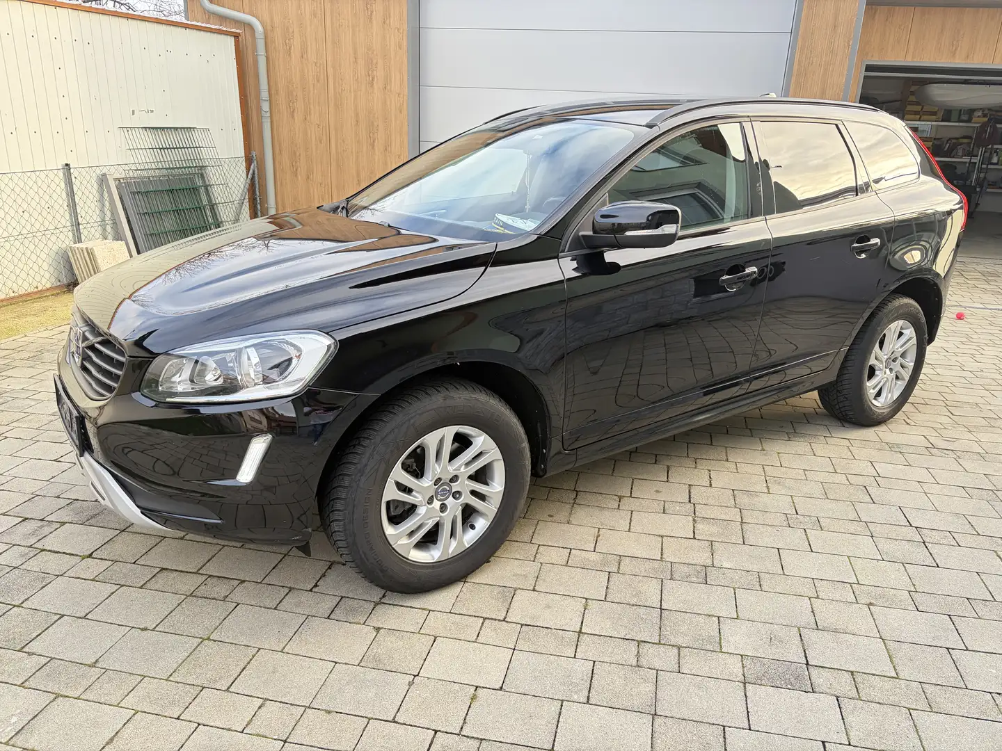 Volvo XC60 D3 Kinetic R-Design - 1