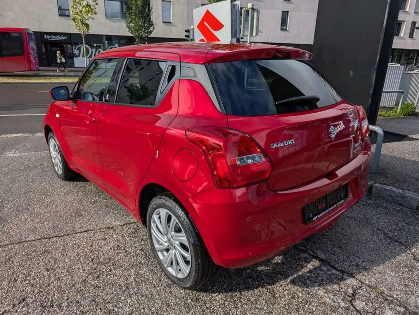 Suzuki Swift 1,2 Hybrid DualJet Allgrip Shine Rood - 2
