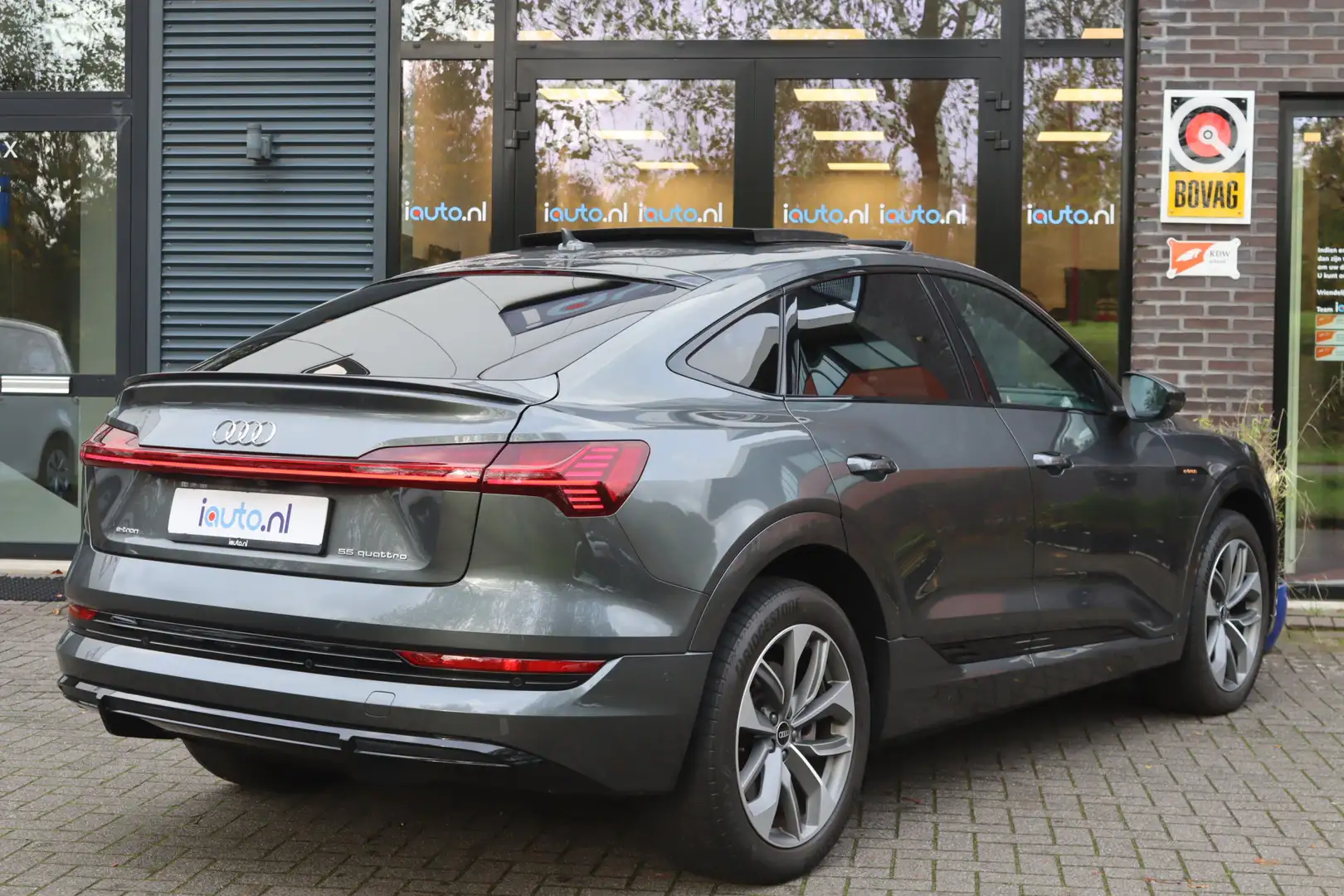 Audi e-tron Sportback 55 quattro S-Line Optiek 95 kWh Pano/Mat Grijs - 2