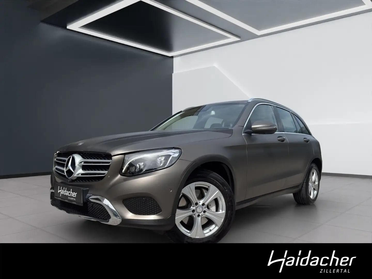 Mercedes-Benz GLC 220 d 4MATIC KeyGo PTS Shz LED AIR eHeck AHK Silber - 1