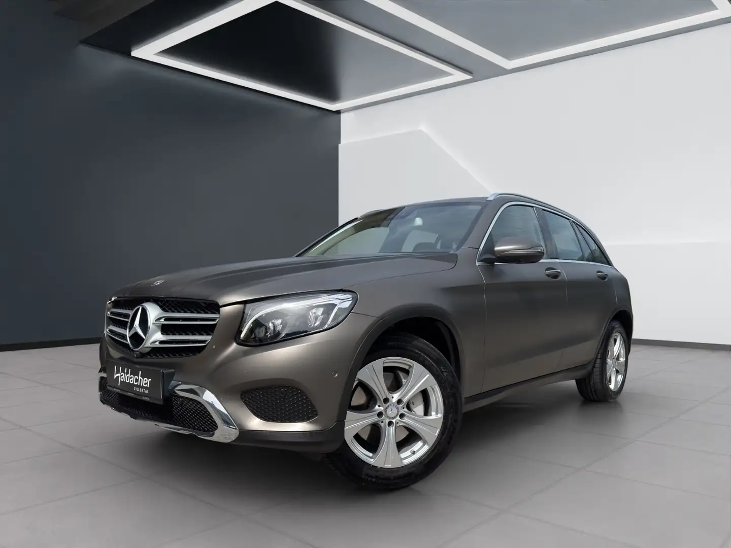 Mercedes-Benz GLC 220 d 4MATIC KeyGo PTS Shz LED AIR eHeck AHK Silber - 2