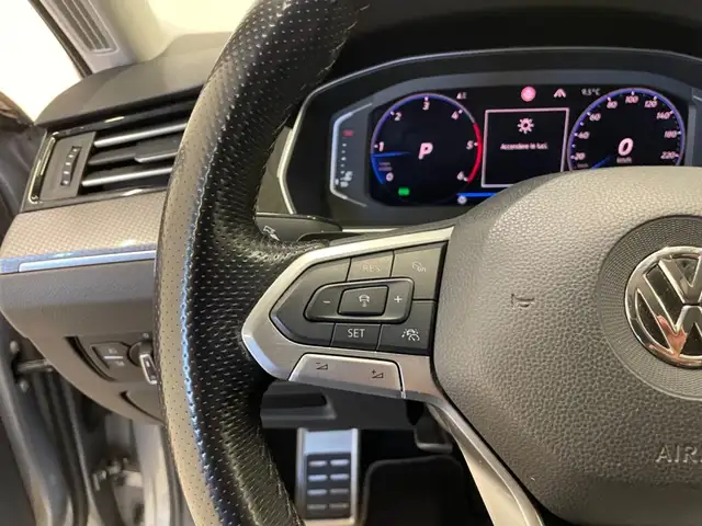 Volkswagen Passat Alltrack view 17