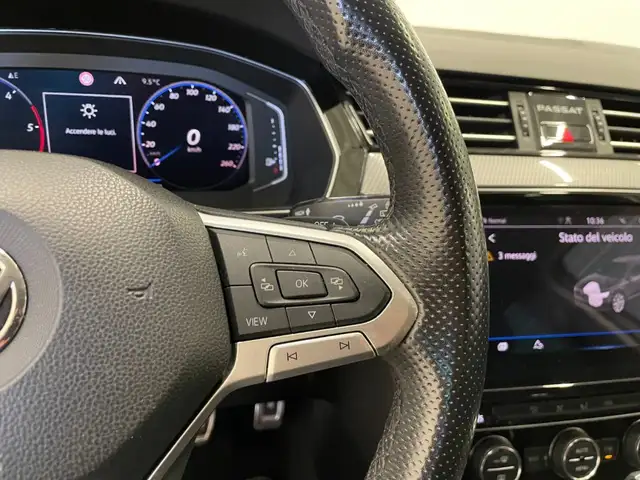Volkswagen Passat Alltrack view 18