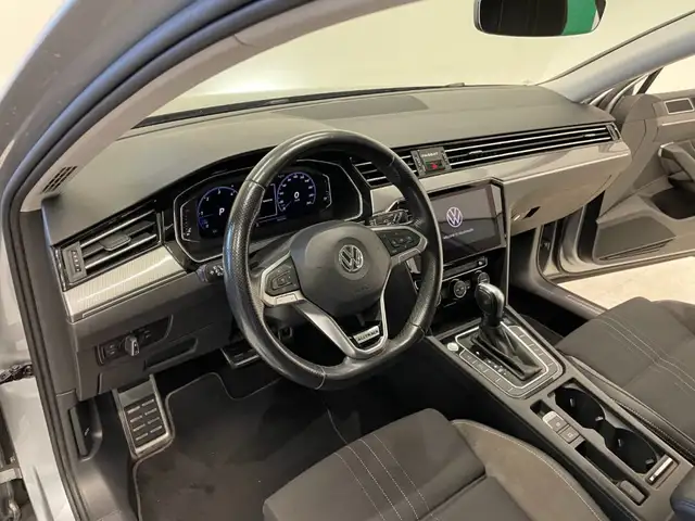 Volkswagen Passat Alltrack view 15