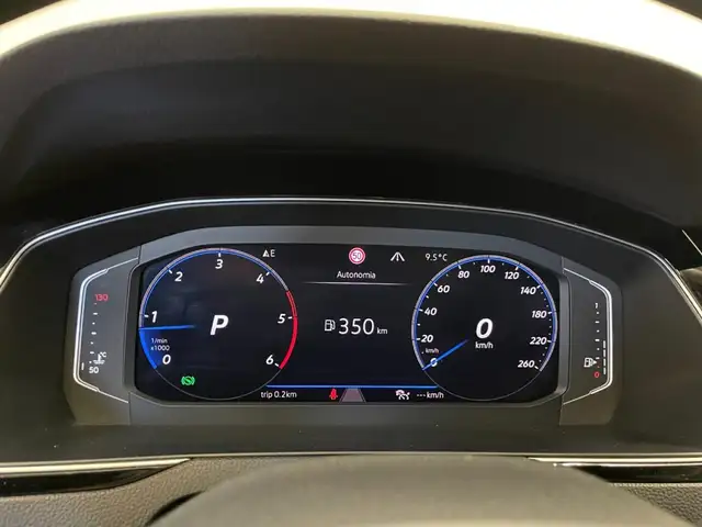 Volkswagen Passat Alltrack view 21