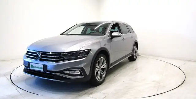Volkswagen Passat Alltrack view 3