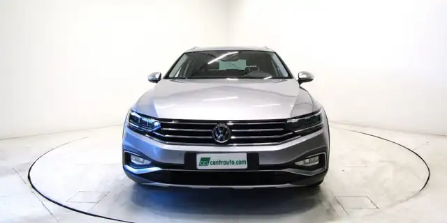 Volkswagen Passat Alltrack view 2