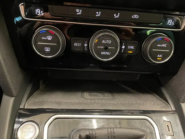 Volkswagen Passat Alltrack view 29