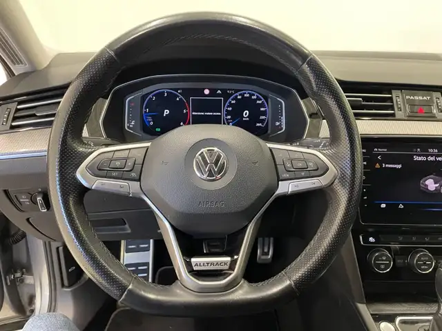 Volkswagen Passat Alltrack view 16