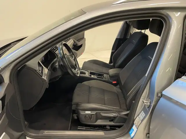 Volkswagen Passat Alltrack view 6