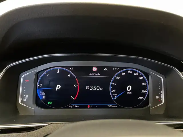 Volkswagen Passat Alltrack view 5