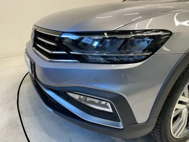 Volkswagen Passat Alltrack view 27