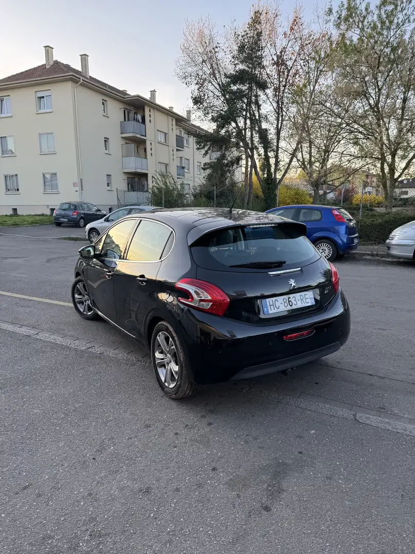 Peugeot 208 1.6 e-HDi 92ch BVM5 Féline - 2