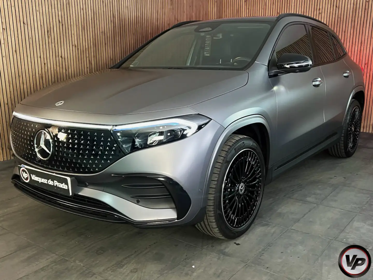 Mercedes-Benz EQA 250 + Gris - 1