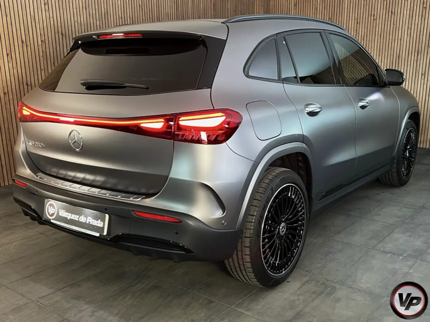 Mercedes-Benz EQA 250 + Gris - 2