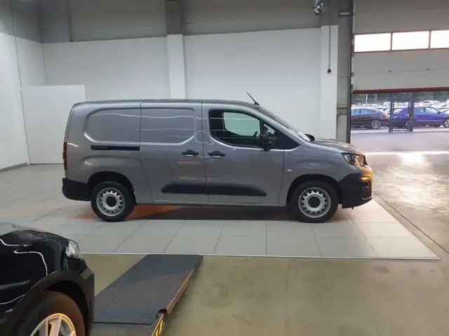 Peugeot Partner view 3