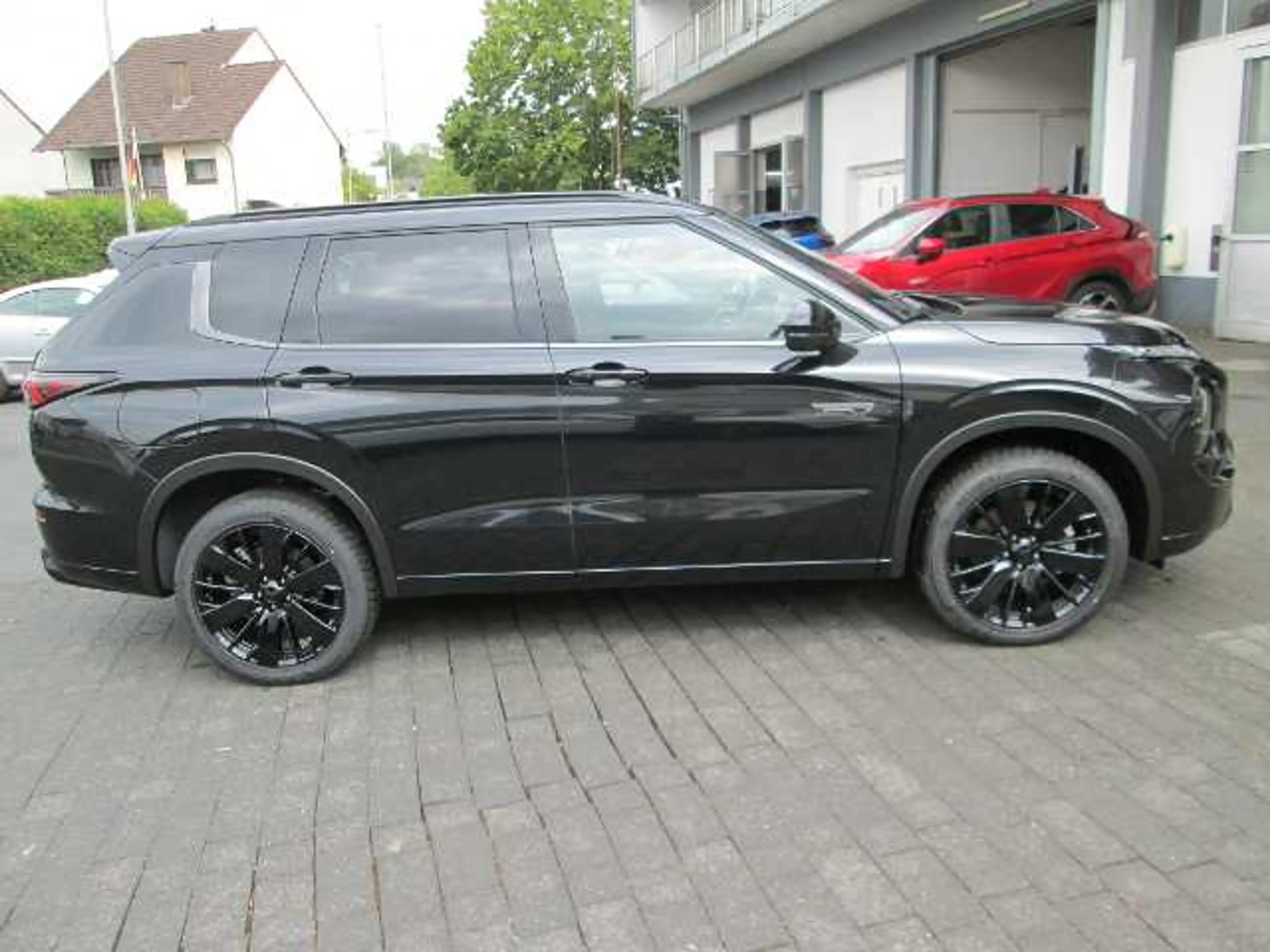 Mitsubishi Outlander 2.4L PHEV Black — photo 7