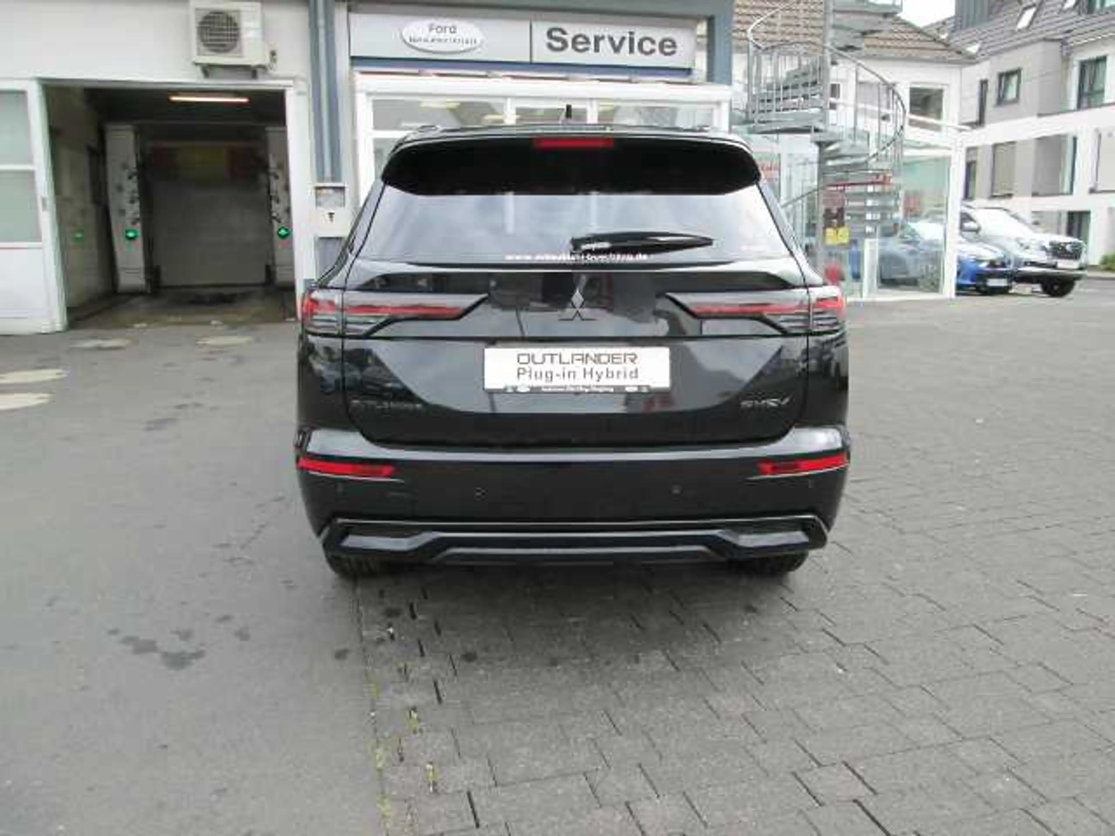 Mitsubishi Outlander 2.4L PHEV Black — photo 9
