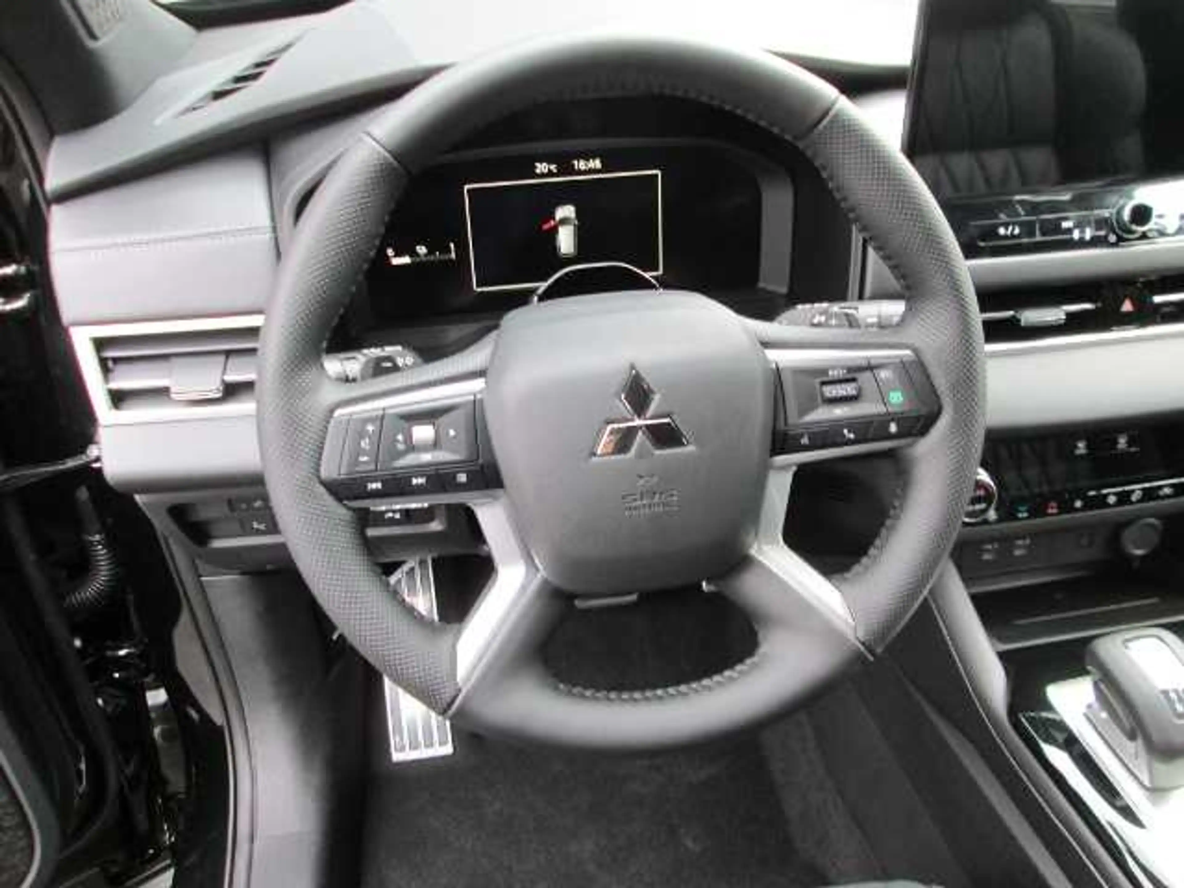 Mitsubishi Outlander 2.4L PHEV Black — photo 13
