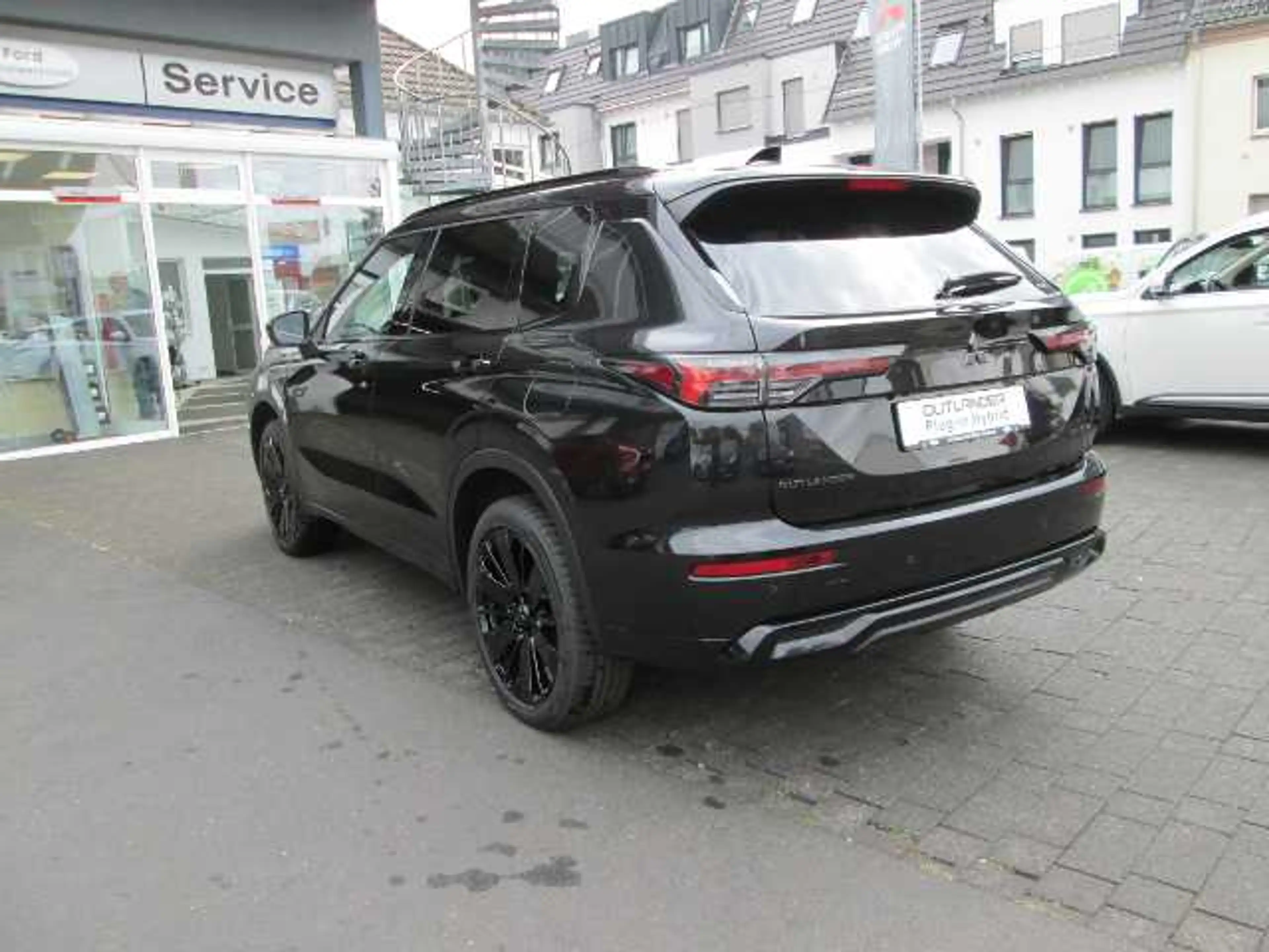 Mitsubishi Outlander 2.4L PHEV Black — photo 10