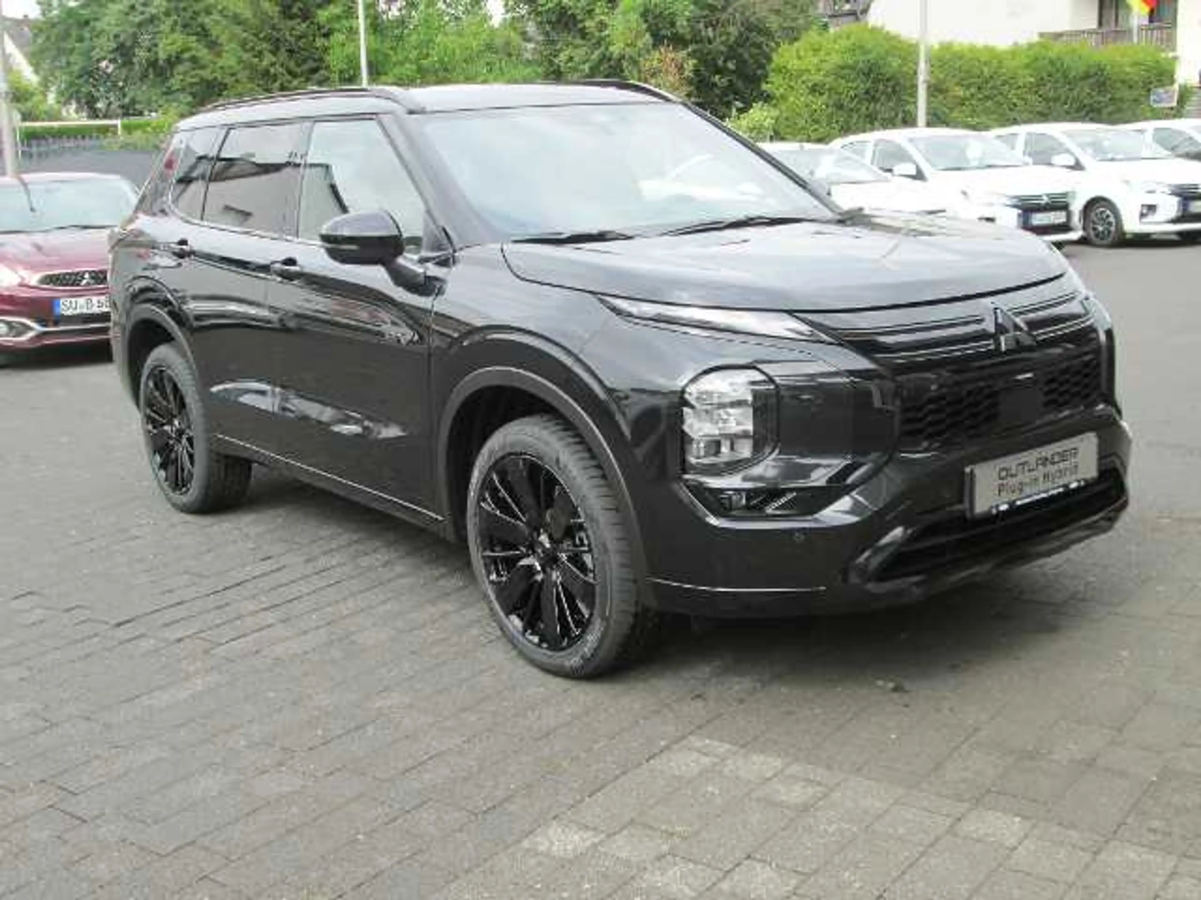 Mitsubishi Outlander 2.4L PHEV Black — photo 6