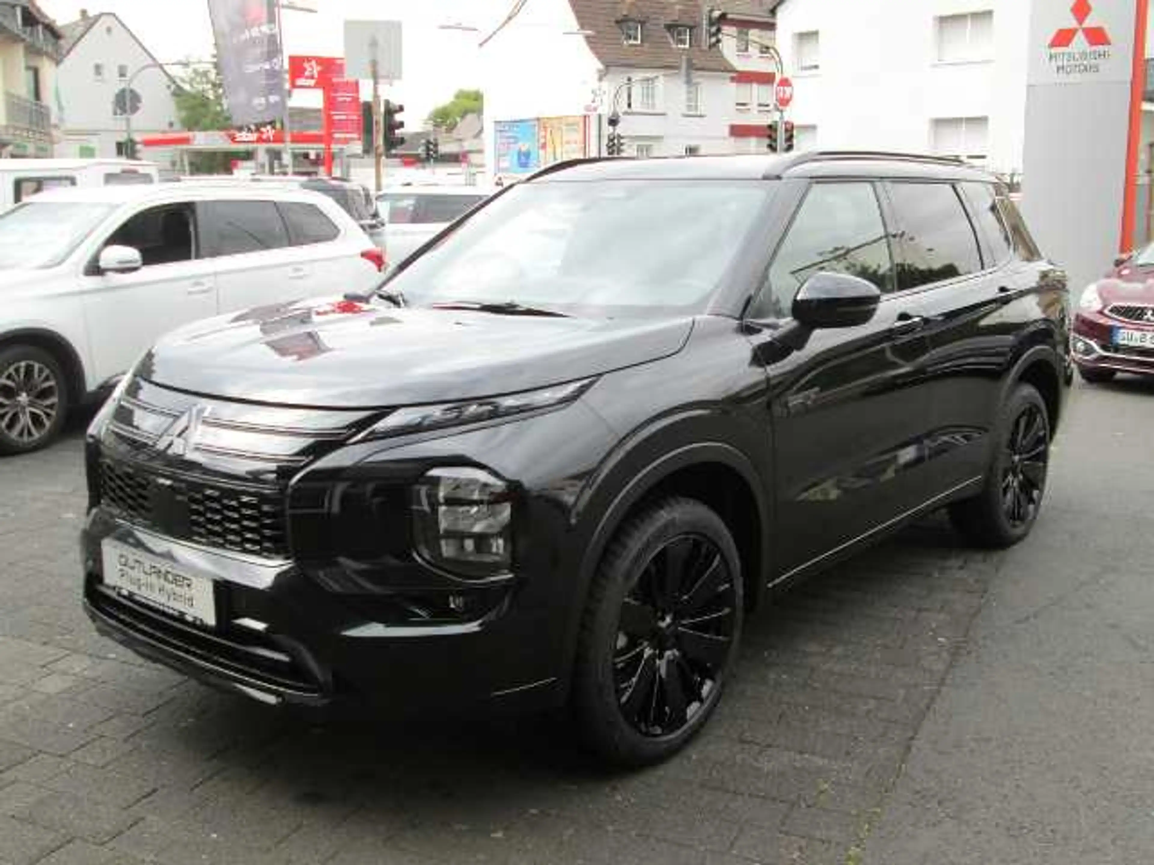 Mitsubishi Outlander 2.4L PHEV Black — photo 4