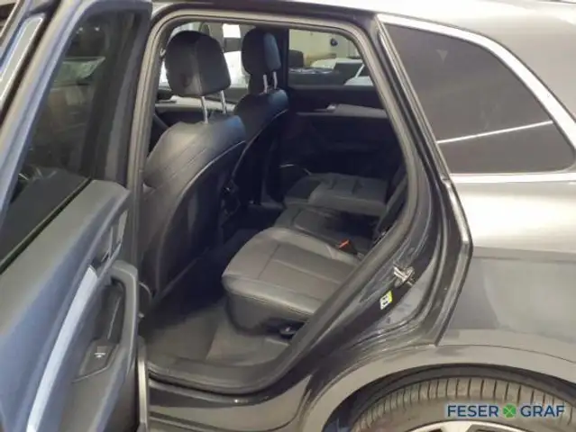 Audi Q5 view 11