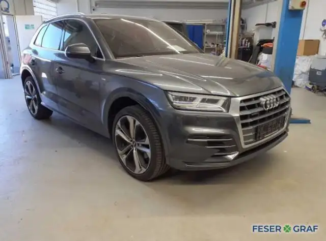 Audi Q5 view 4