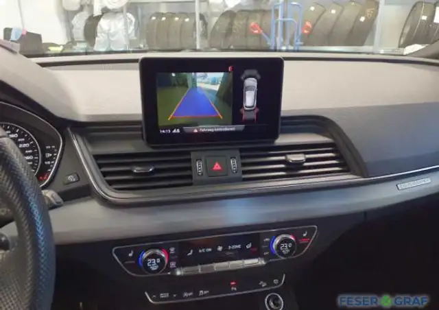 Audi Q5 view 10