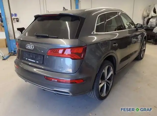 Audi Q5 view 5