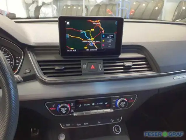 Audi Q5 view 9