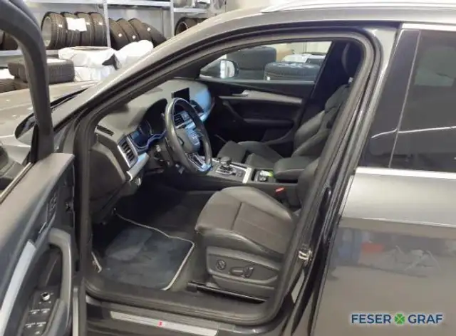 Audi Q5 view 7