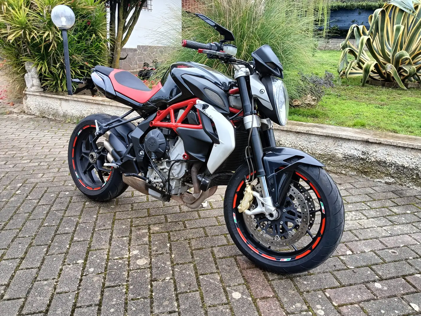 MV Agusta Brutale 800 Nero - 1