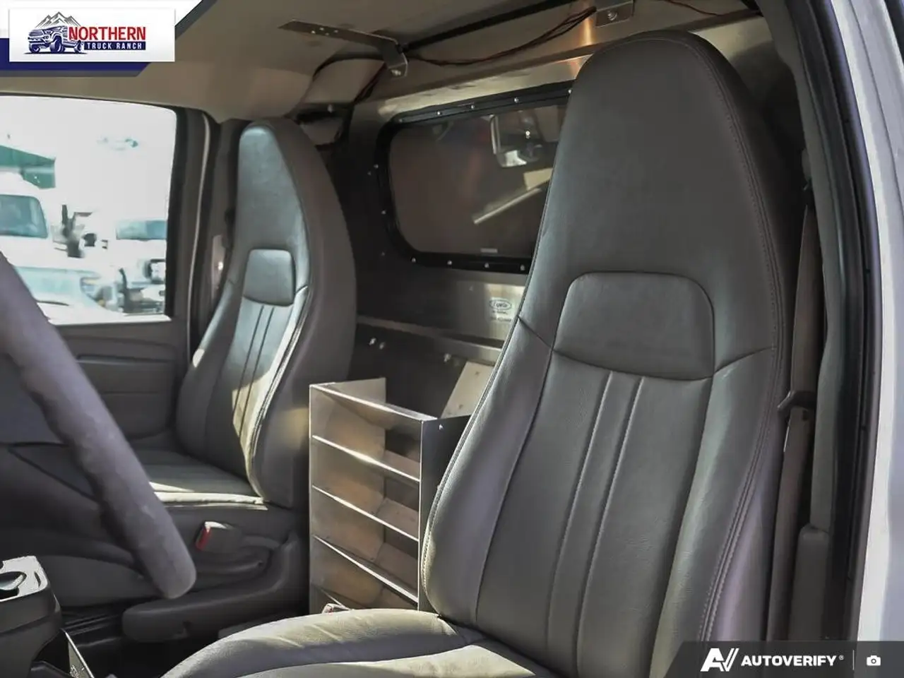 Chevrolet Express 1500 снимка Chevrolet Express 1500