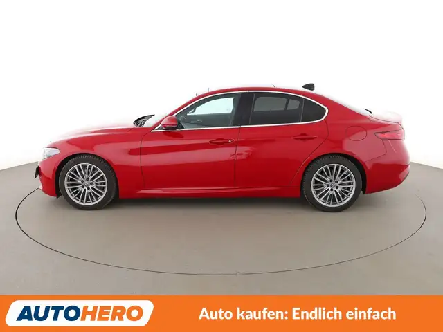 Alfa Romeo Giulia view 3