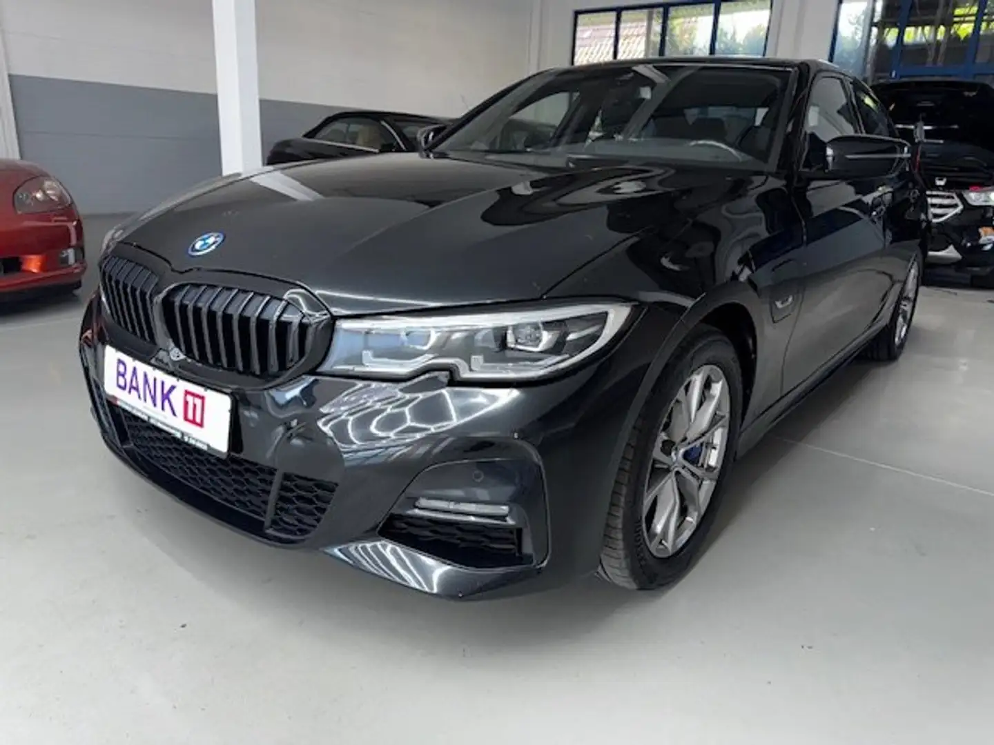 BMW 320 320 e M Sport Schwarz - 1