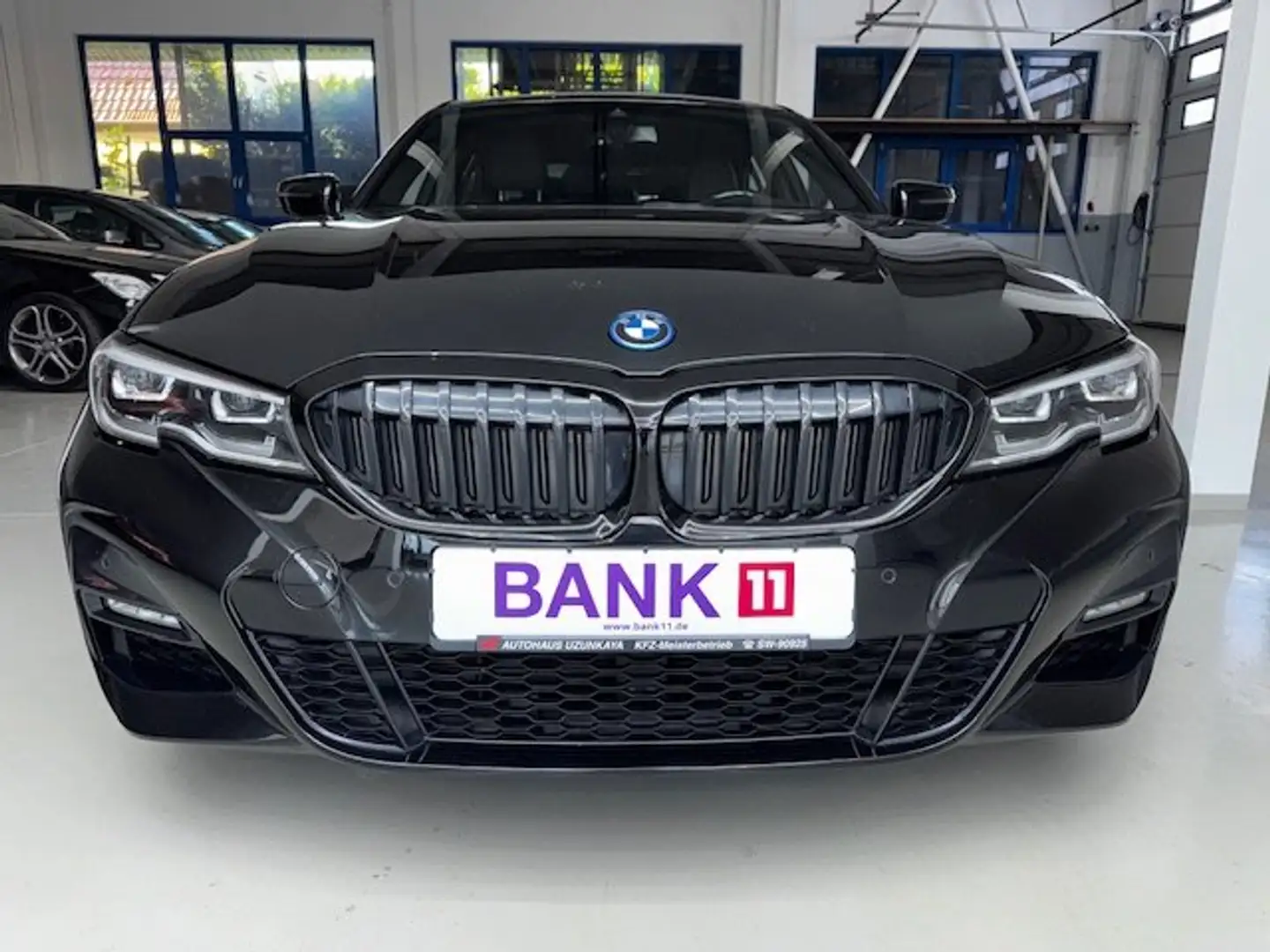 BMW 320 320 e M Sport Schwarz - 2