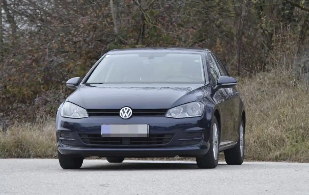 Volkswagen Golf 1,6 BMT TDI — photo 1 of 10