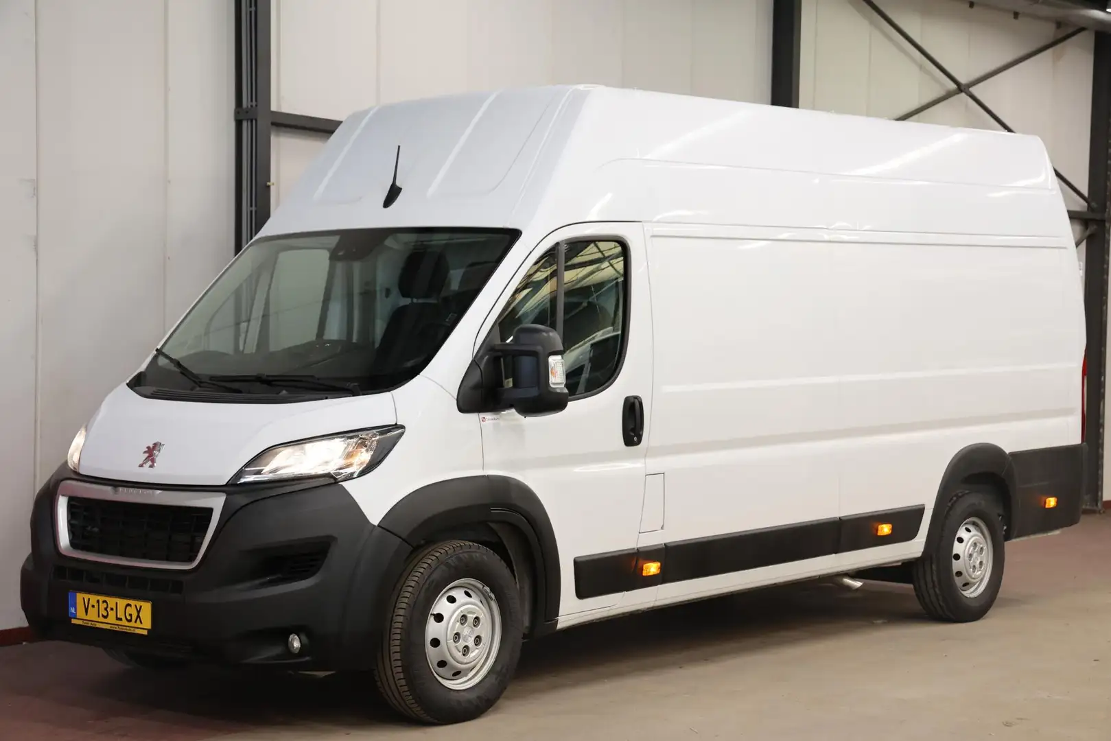 Peugeot Boxer 2.2 BlueHDi 140PK L4H3 Blanc - 1