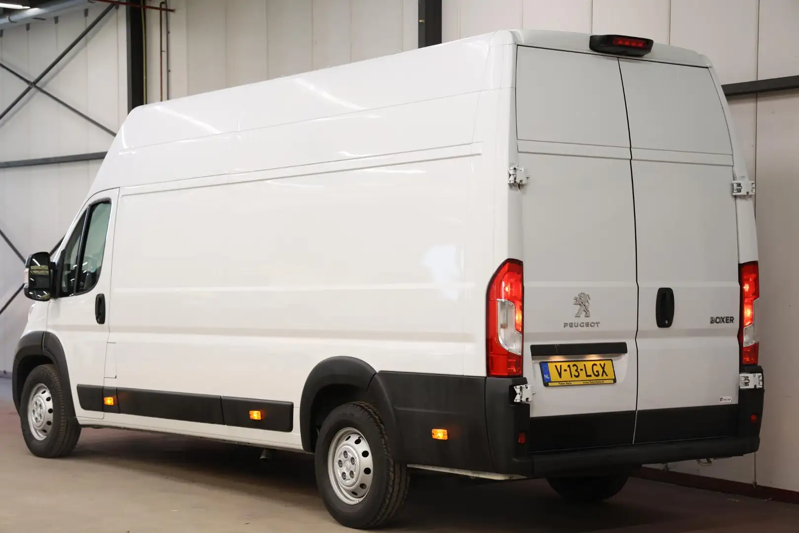 Peugeot Boxer 2.2 BlueHDi 140PK L4H3 Blanc - 2